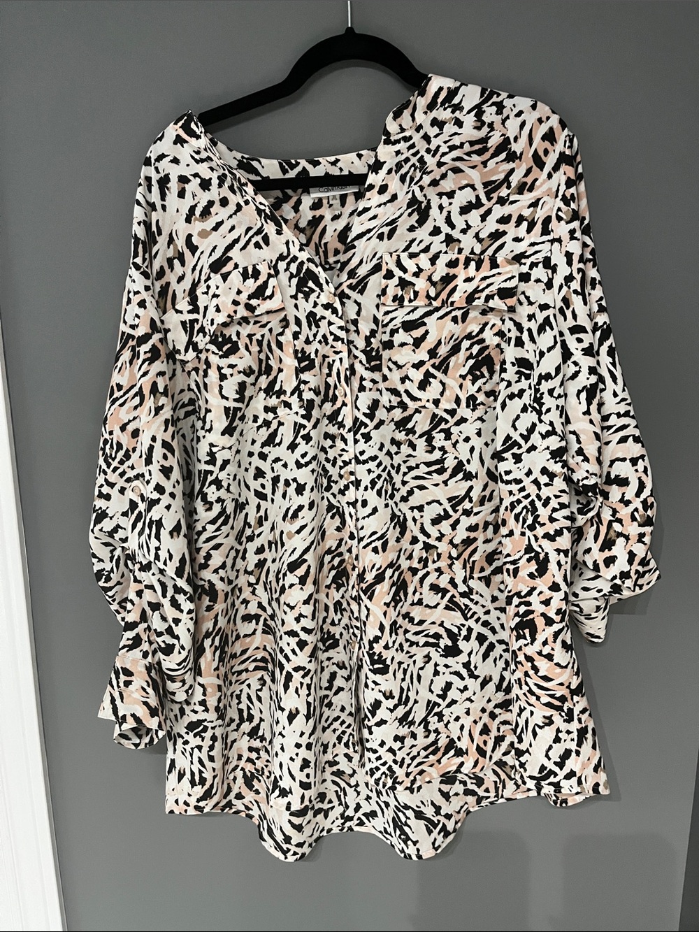 3/$30 Calvin Klein Black, White & Blush Abstract Print V-Neck Blouse